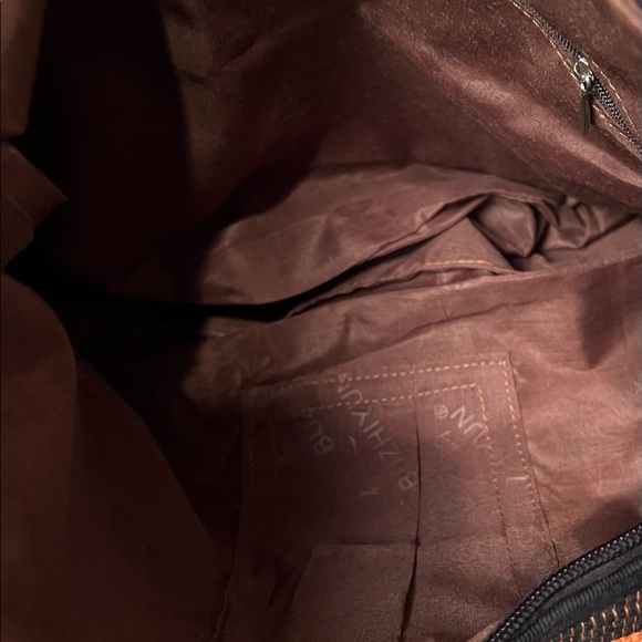 BNWT BU ZHI YUN PURSE.  HOBO STYLE BAG WITH LOTS OF STORAGE SPACE! GREAT DEAL!!! - Picture 13 of 14